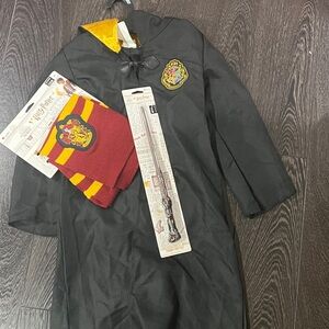 Harry Potter Youth hooded costume set Scarf Wand Size medium-large fits 6-10